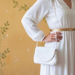 Vintage Floral Embroidered Purse in Beaded White Design